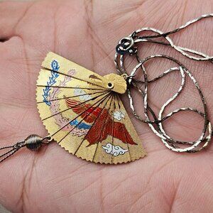 Vintage Necklace Gold Tone Chines Hand Fan Pendant Fashion Jewelry Necklace